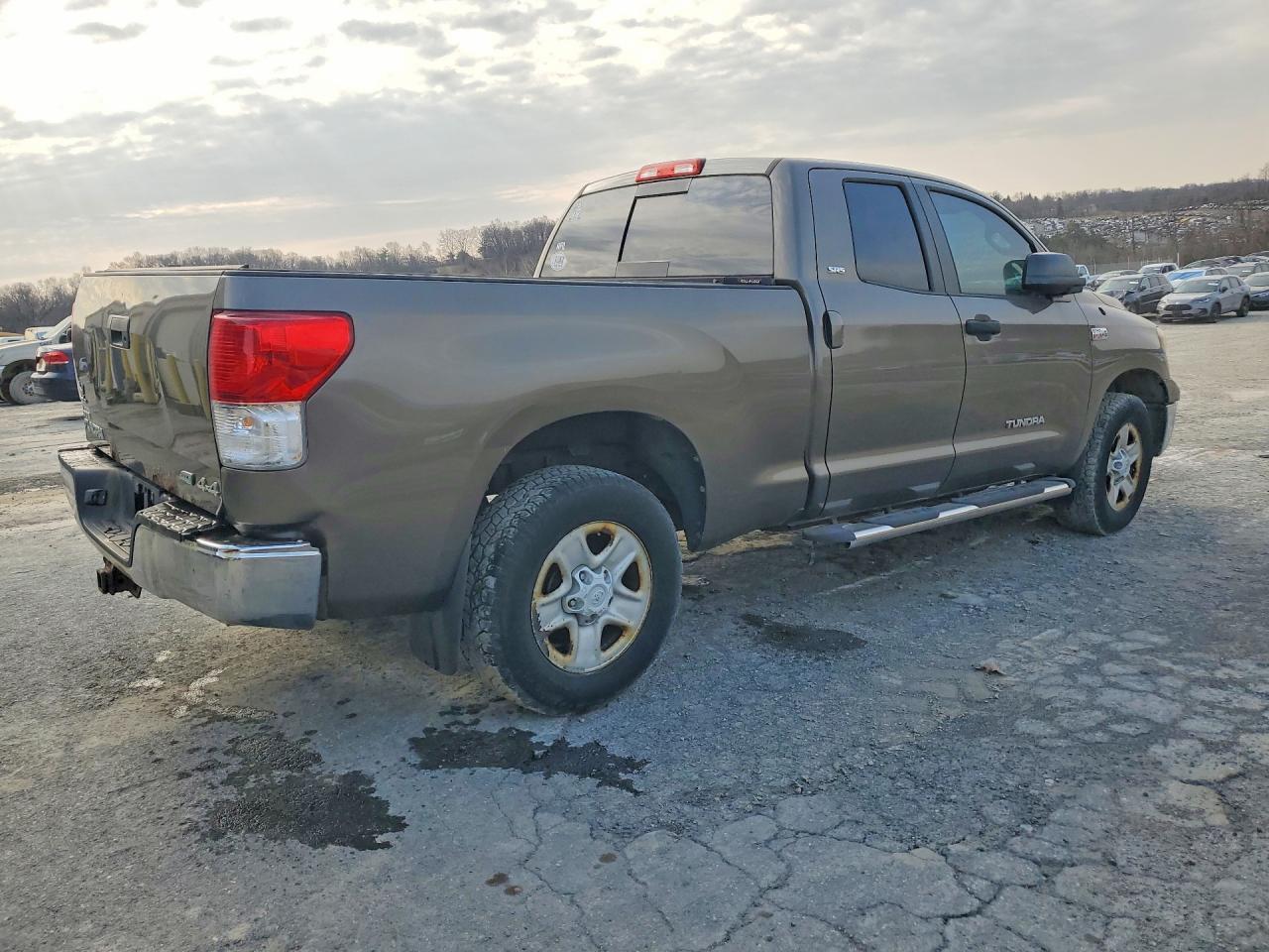 2011 Toyota Tundra Double Cab Sr5 - Image 3