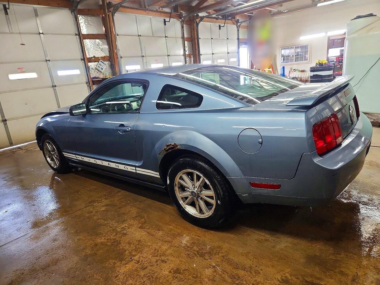 2005 Ford Mustang - Фото 2