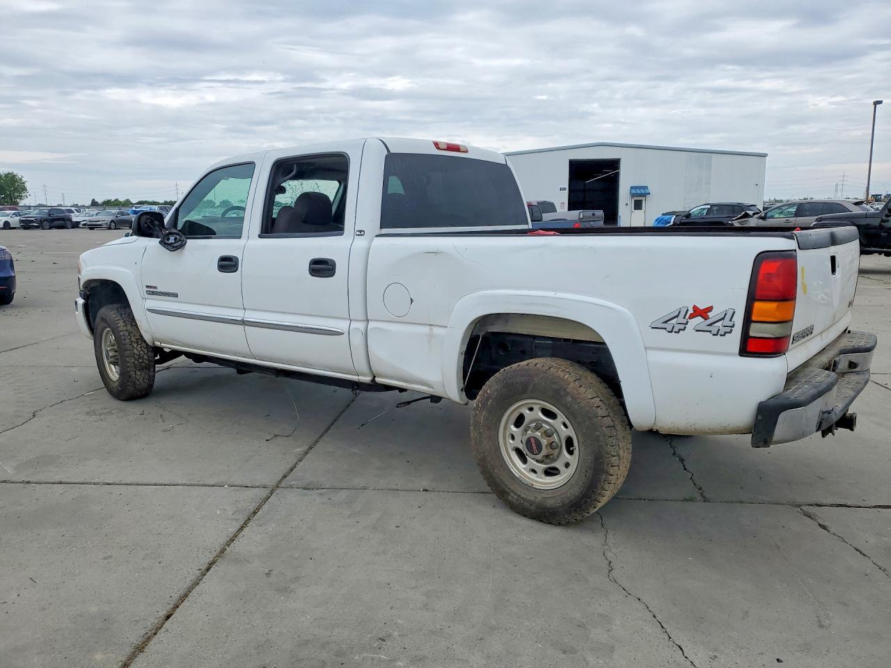 2004 GMC Sierra K2500 Heavy Duty - Фото 2