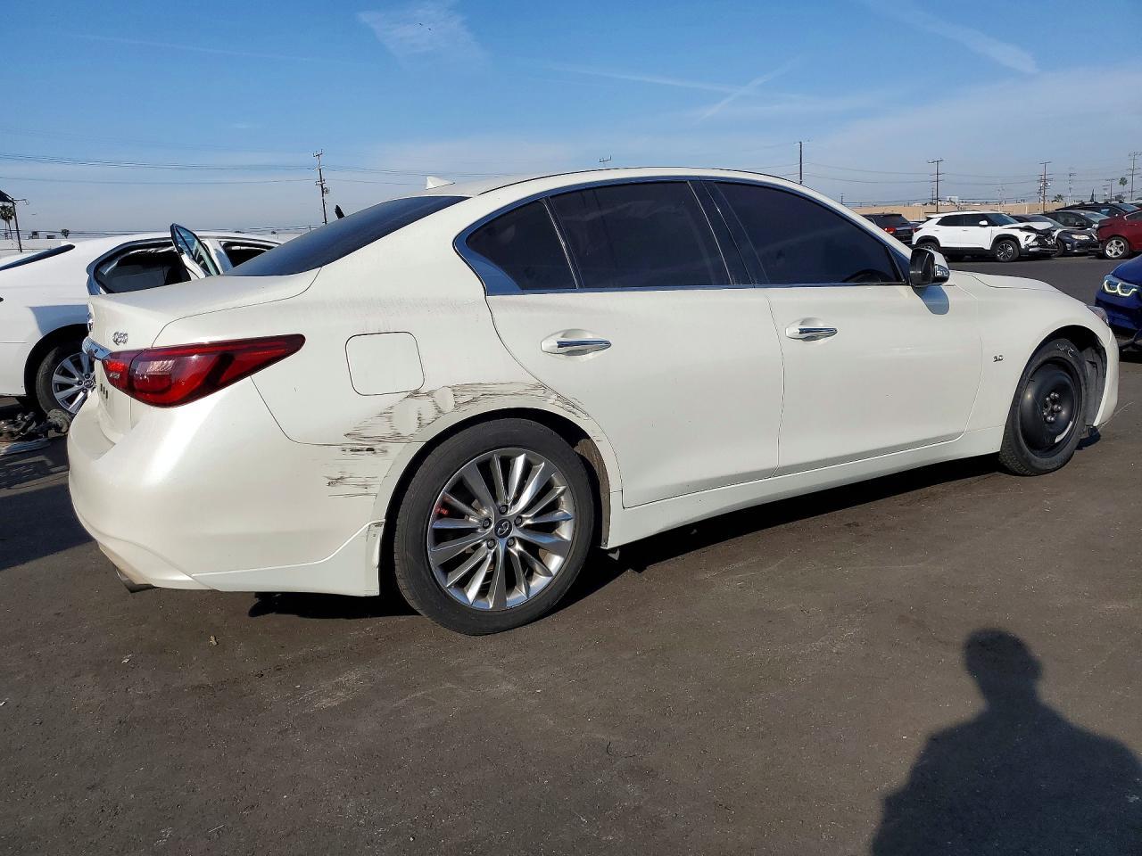 2018 Infiniti Q50 3.0T Luxe - Фото 3