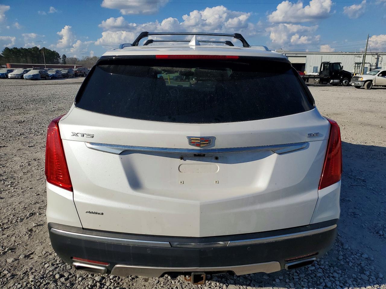 2017 Cadillac Xt5 Platinum - Image 6