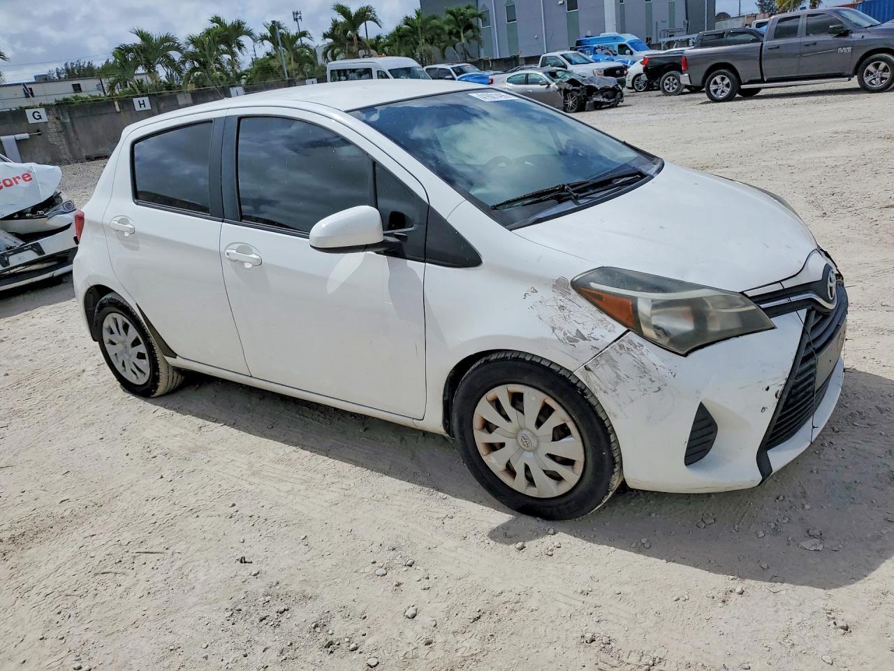 2017 Toyota Yaris 5-Door Le - Image 4