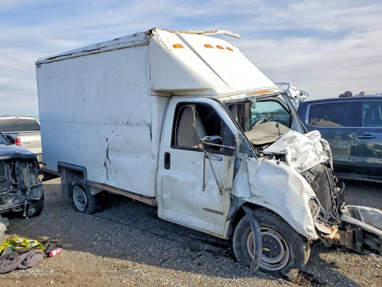 2000 Chevrolet Express G3500 Delivery Truck - Image 4
