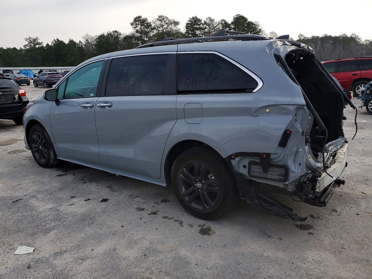 2024 Toyota Sienna Woodland Edition - Image 2