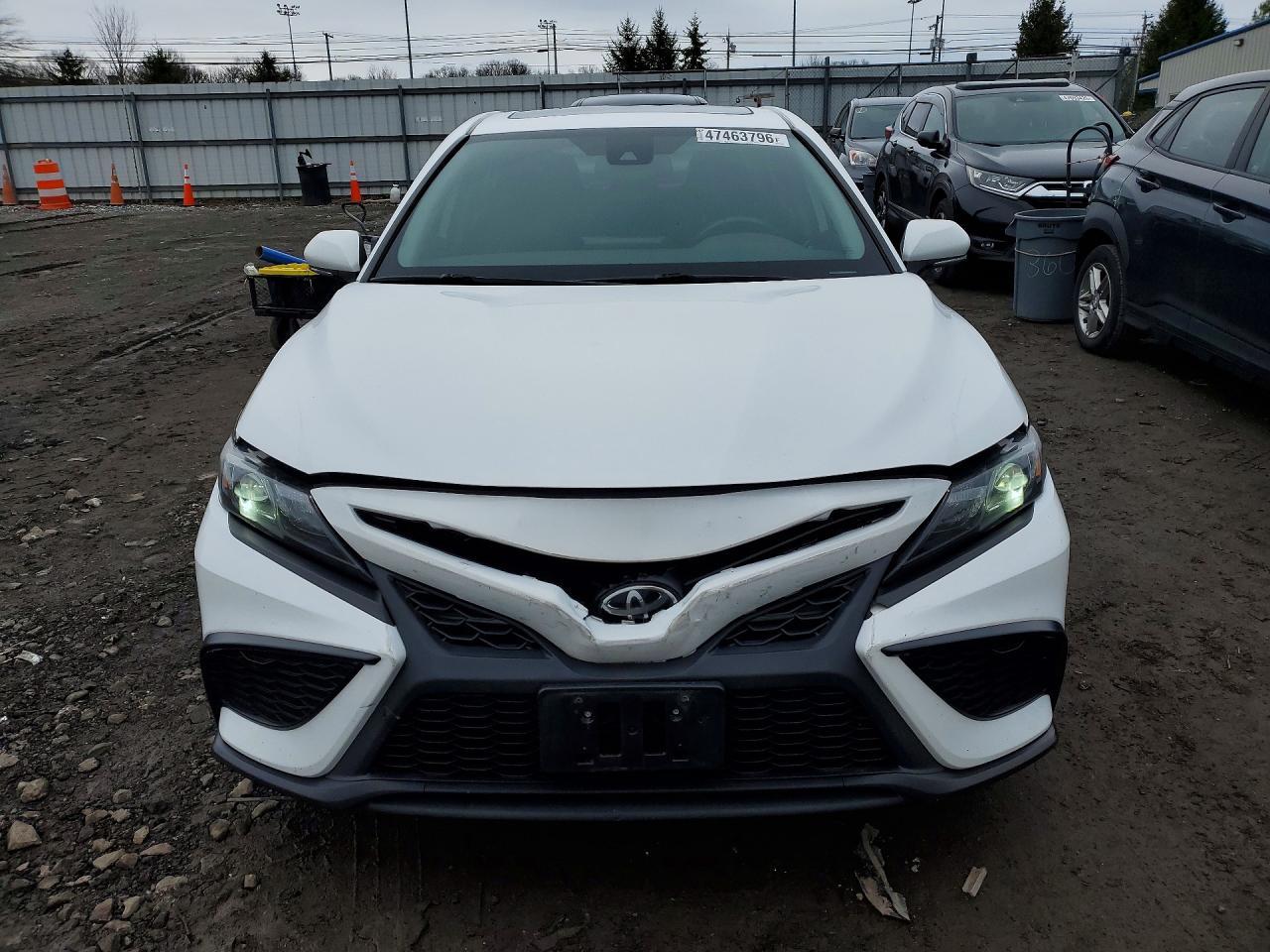 2021 Toyota Camry Se - Image 5