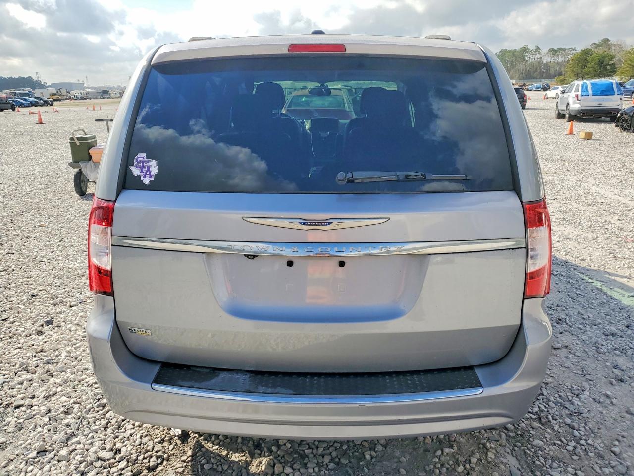 2014 Chrysler Town & Country Touring - Image 6