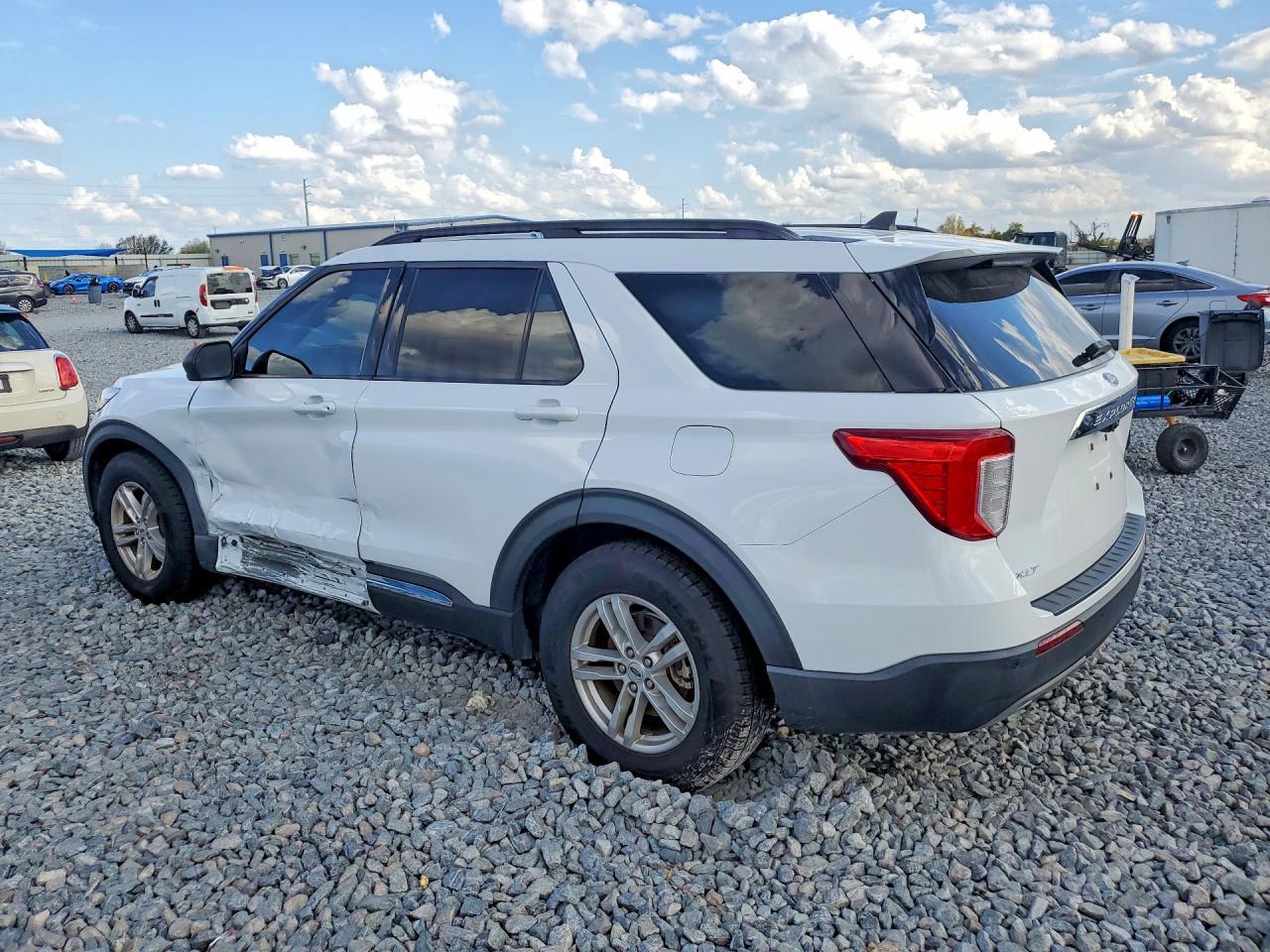 2022 Ford Explorer Xlt - Image 2