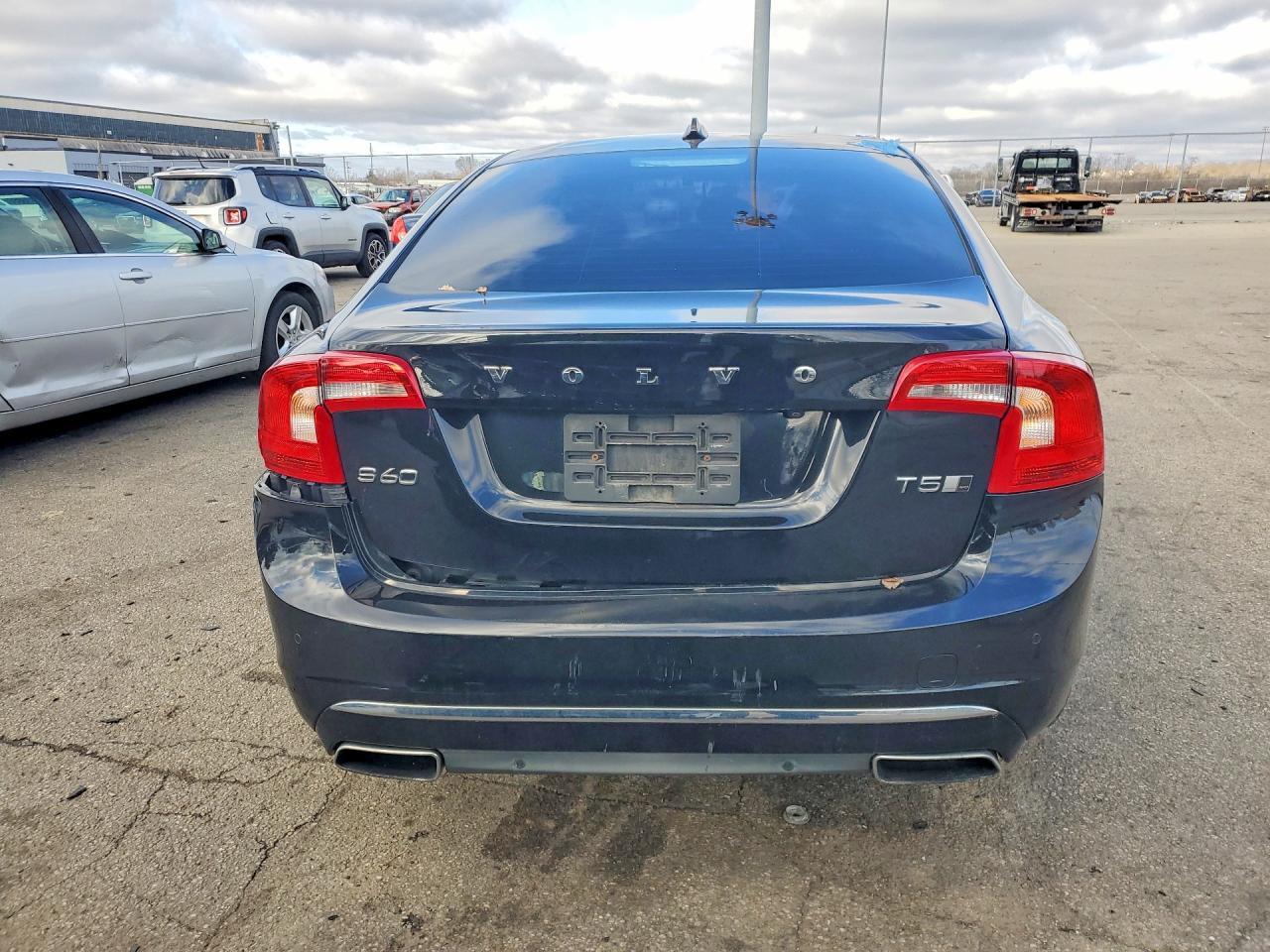 2017 Volvo S60 Platinum - Image 6