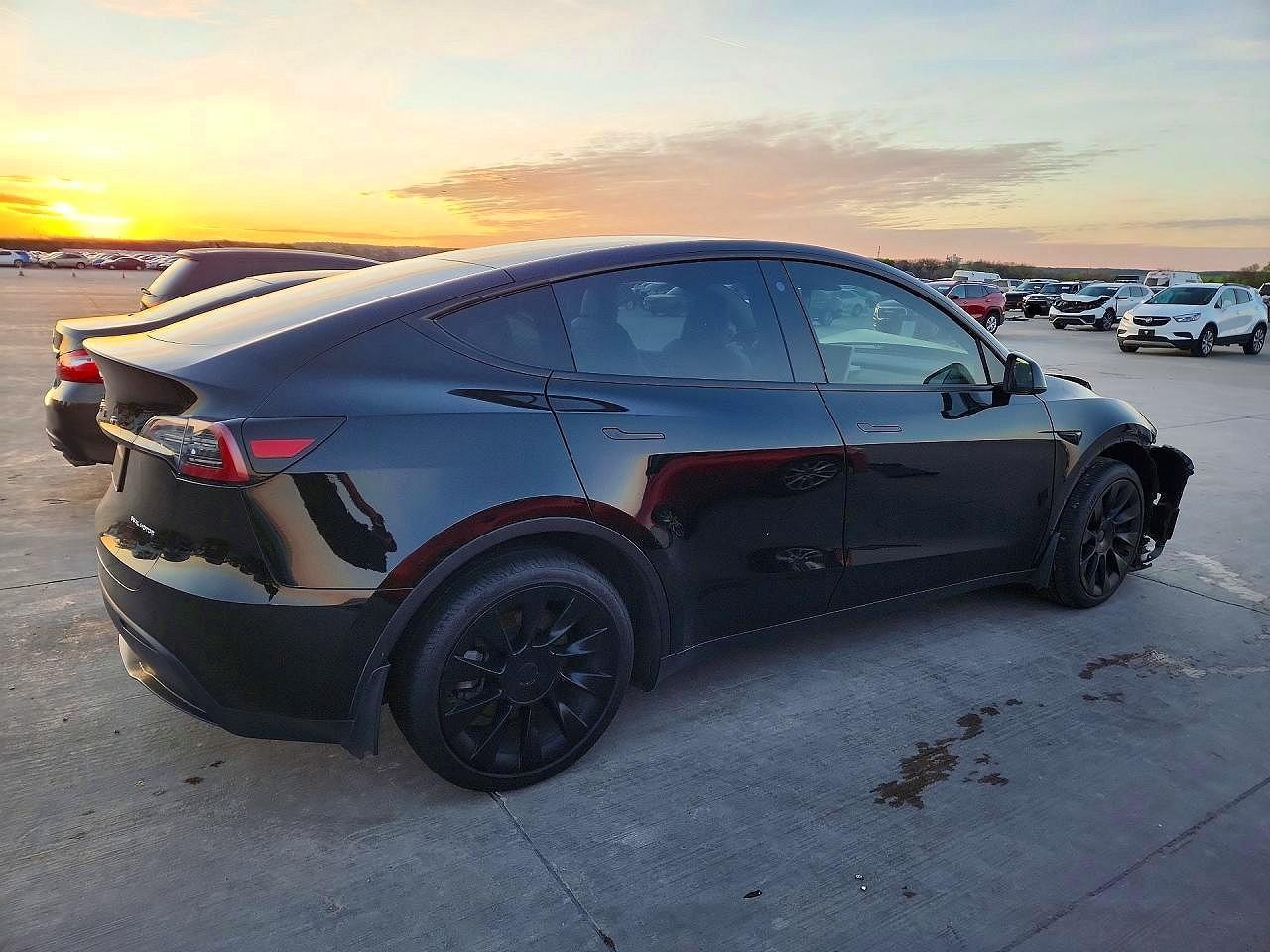 2023 Tesla Model Y - Image 3