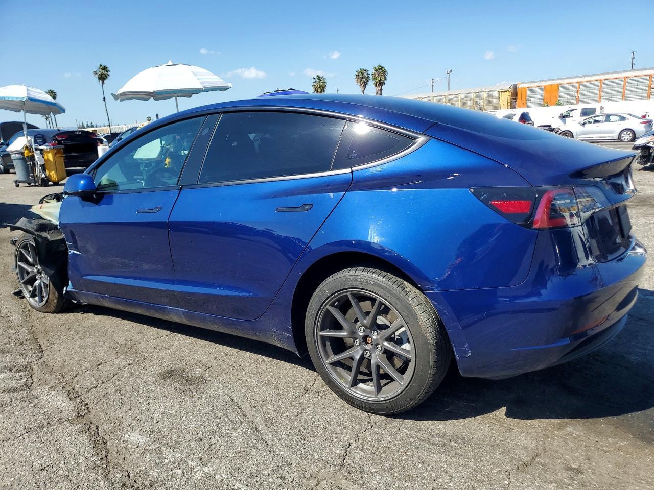 2023 Tesla Model 3 - Фото 2