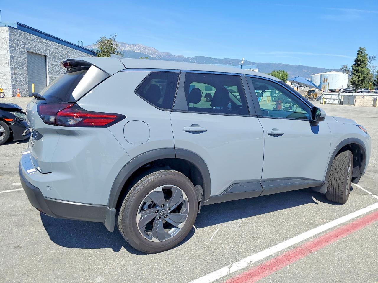 2026 Nissan Rogue Sv - Image 3