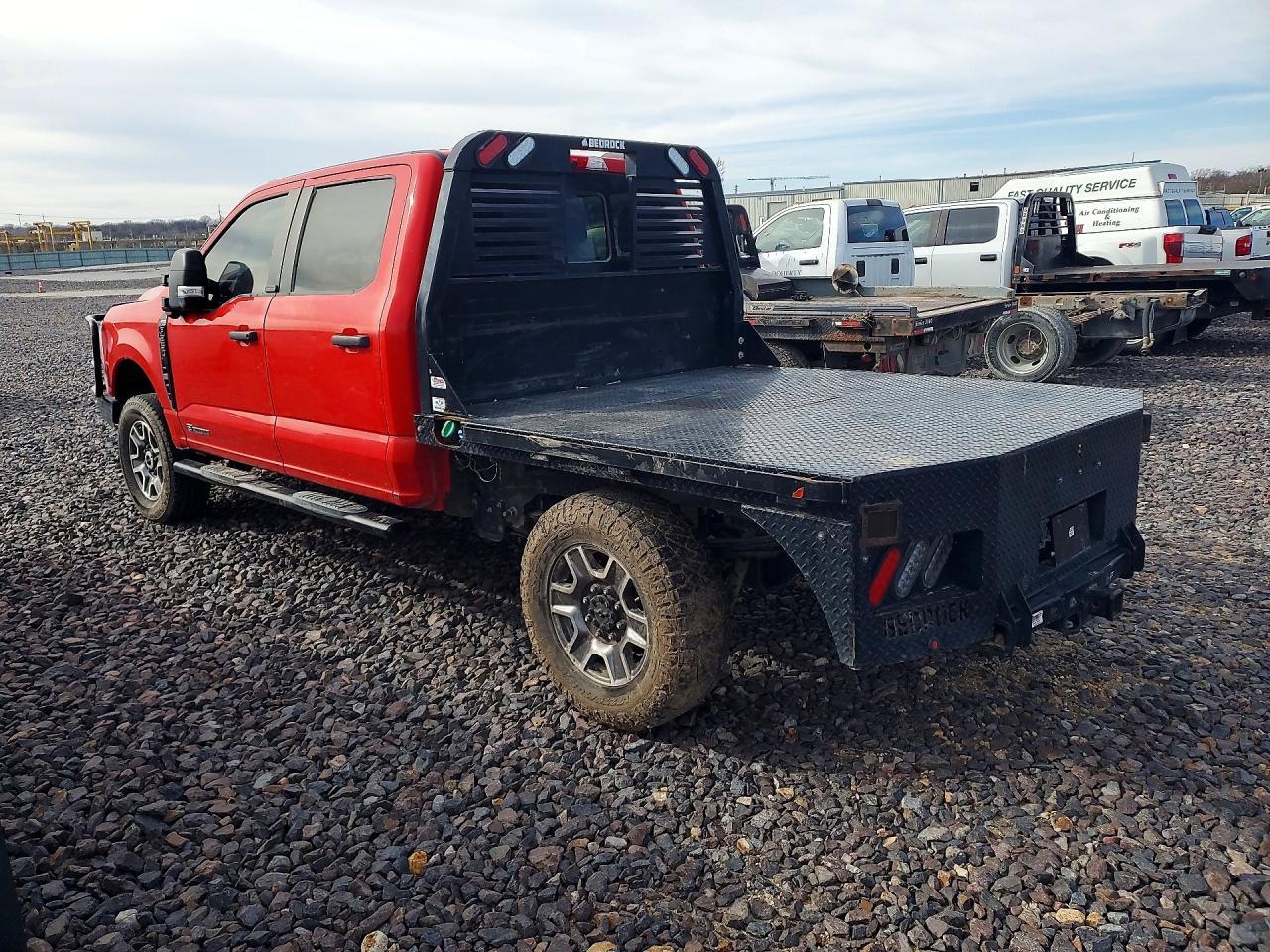 2023 Ford F250 Super Duty Flatbed Truck - Фото 2