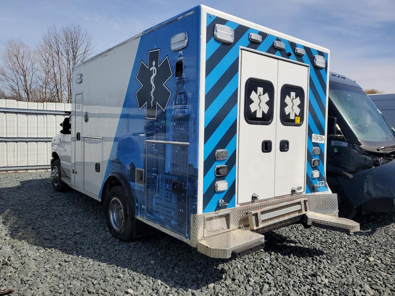 2022 Ford E350 Ambulance - Фото 2