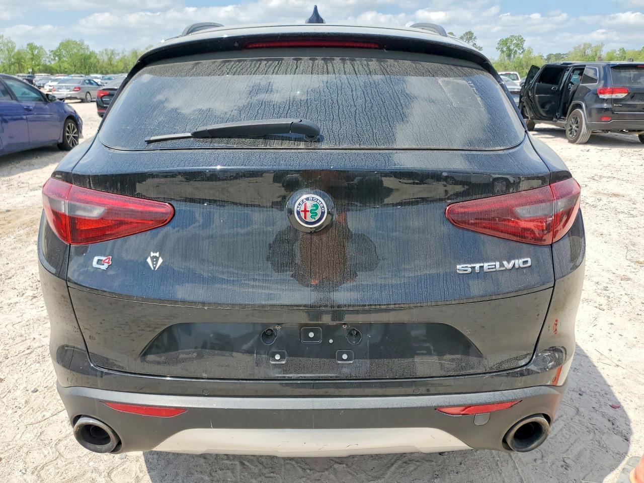 2018 Alfa Romeo Stelvio Ti Sport - Image 6