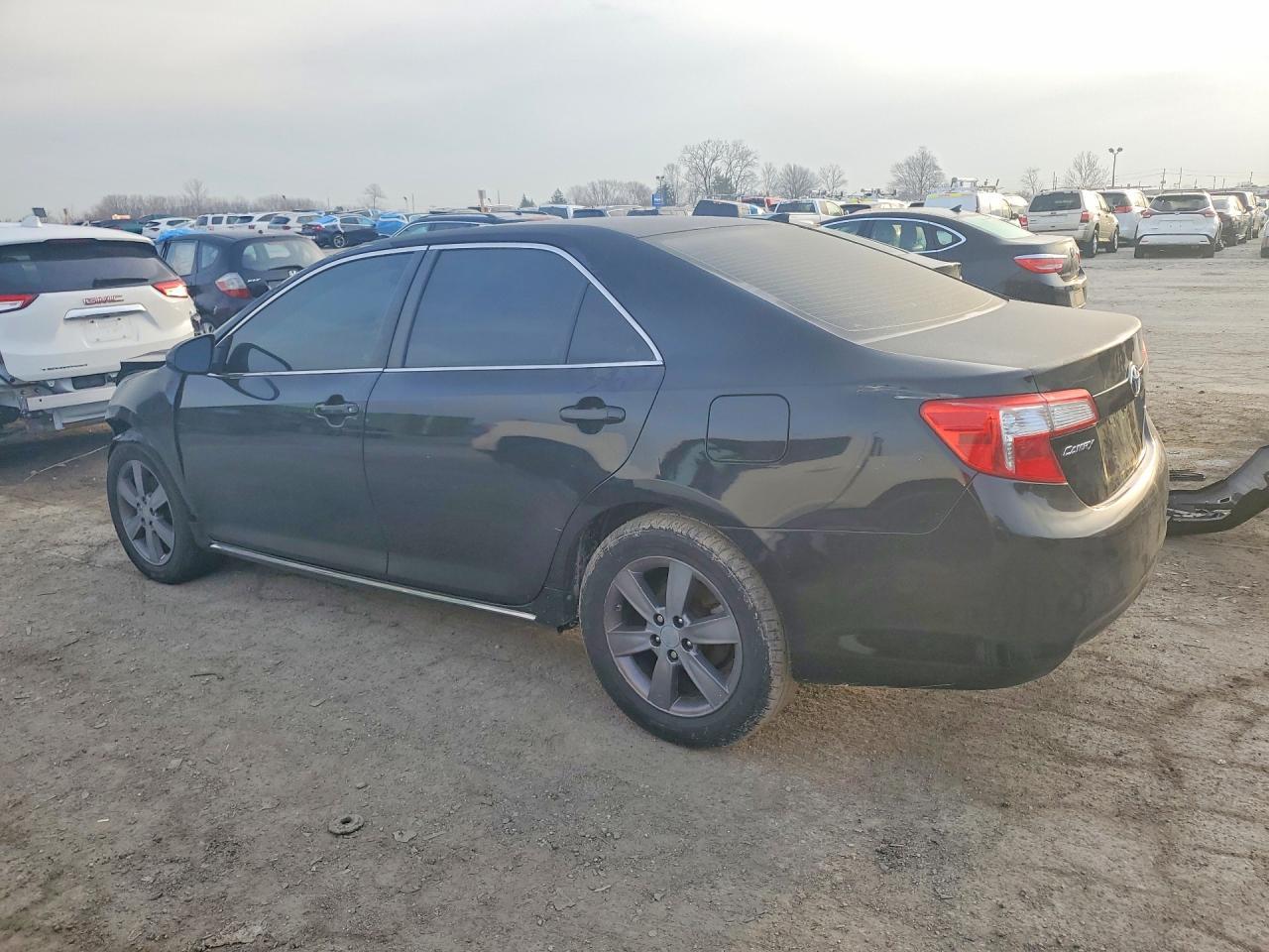 2012 Toyota Camry Le - Фото 2