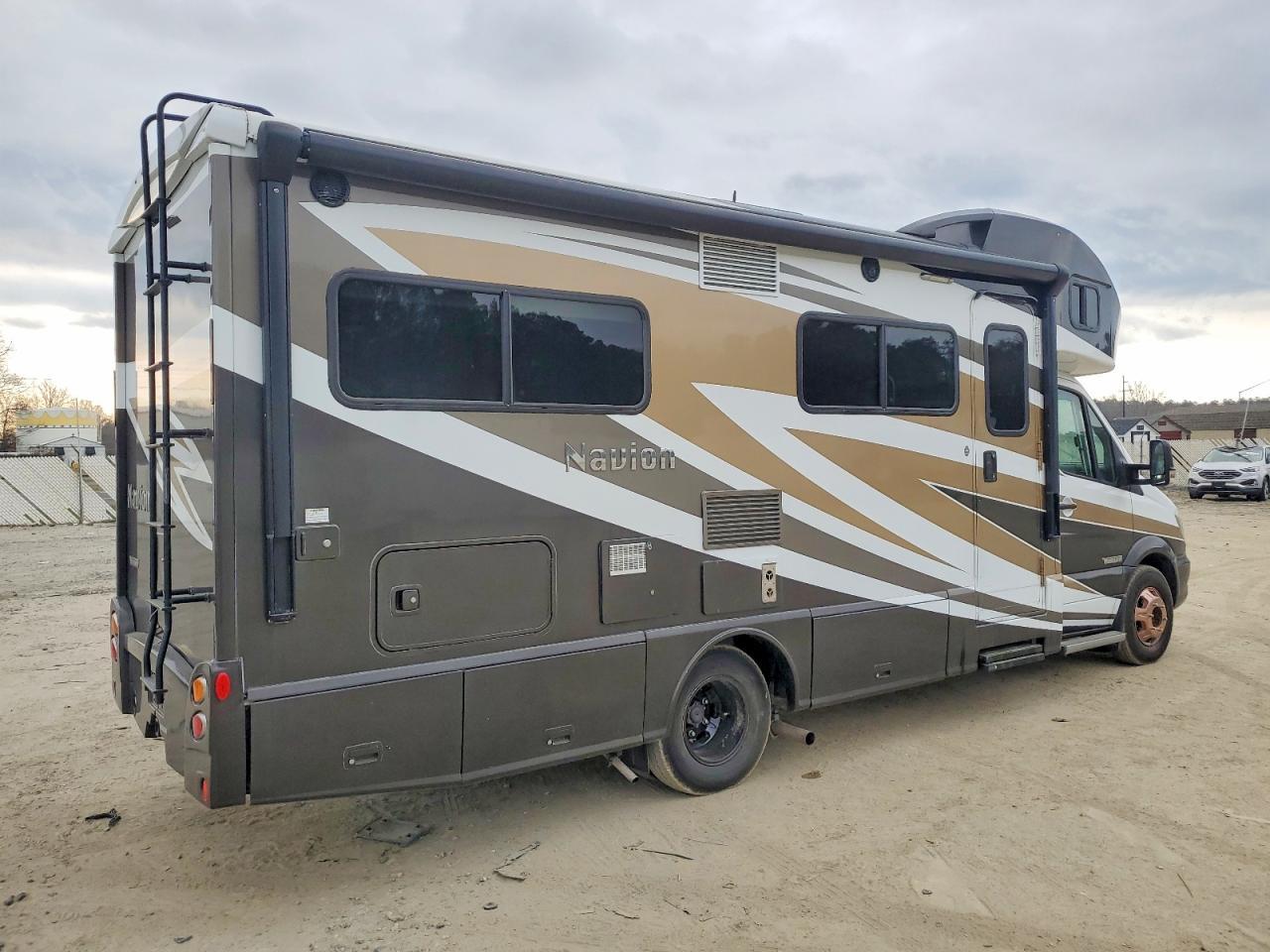2015 Mercedes-Benz Sprinter 3500 - Image 4