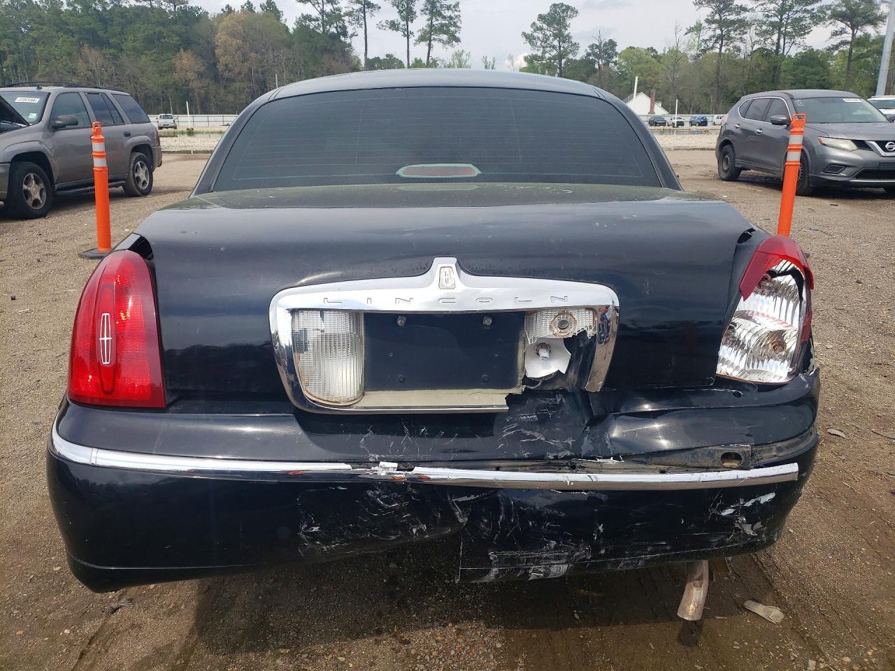 2000 Lincoln Town Car Executive - Фото 6