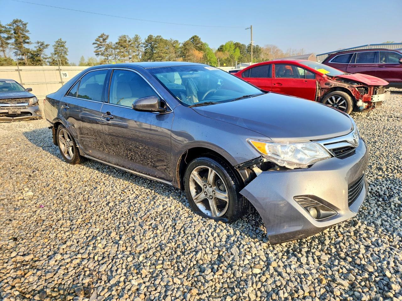 2013 Toyota Camry Le - Фото 4