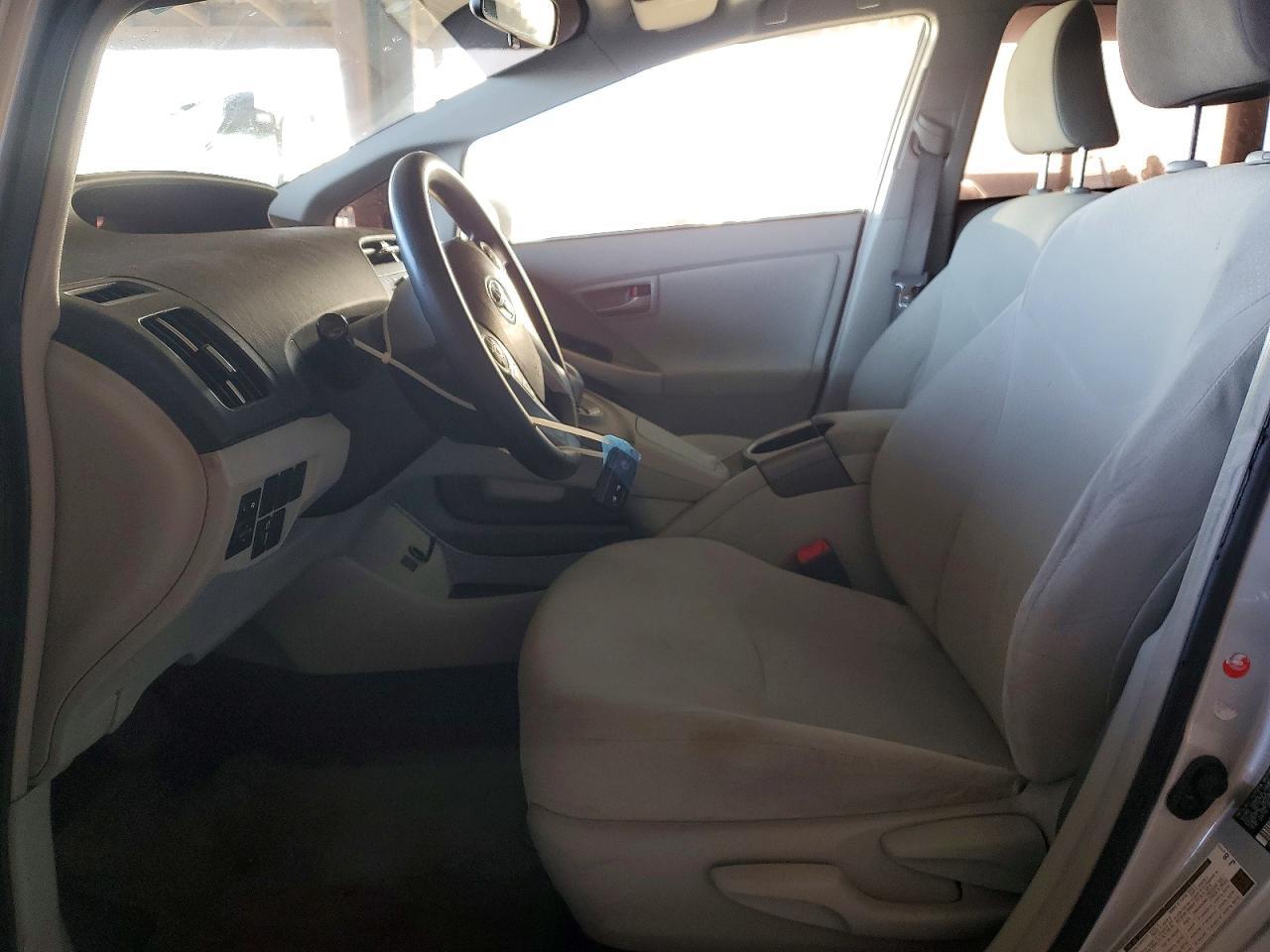 2013 Toyota Prius Two - Фото 7