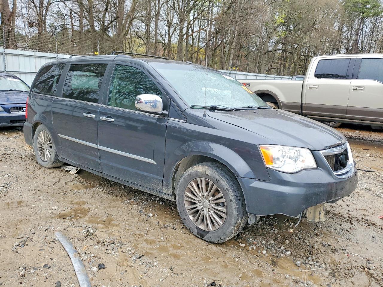 2011 Chrysler Town & Country Limited - Image 4