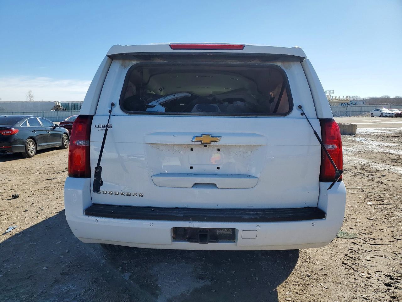 2016 Chevrolet Suburban K1500 Ls - Фото 6