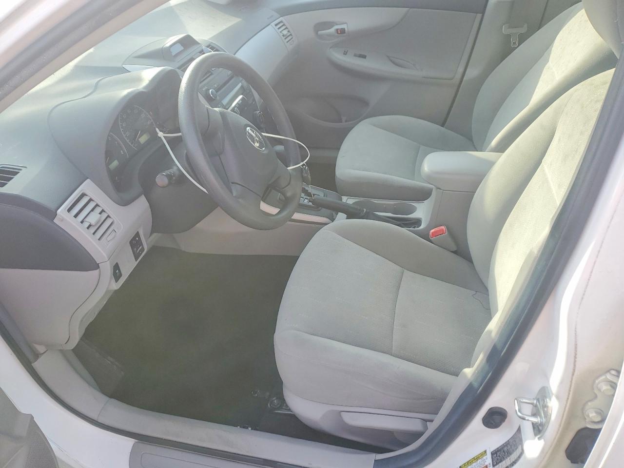 2012 Toyota Corolla L - Фото 7