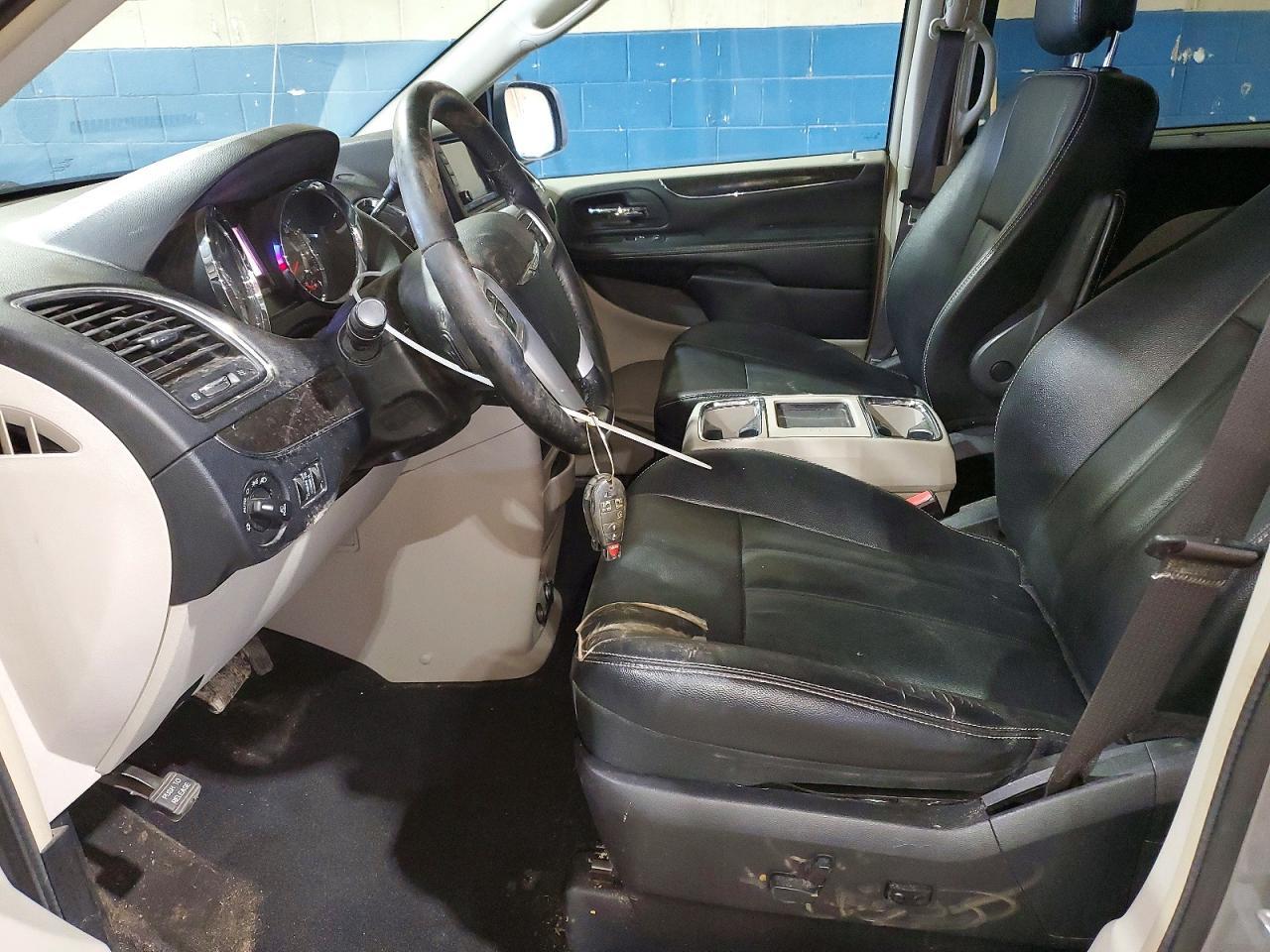 2016 Chrysler Town & Country Touring - Фото 7