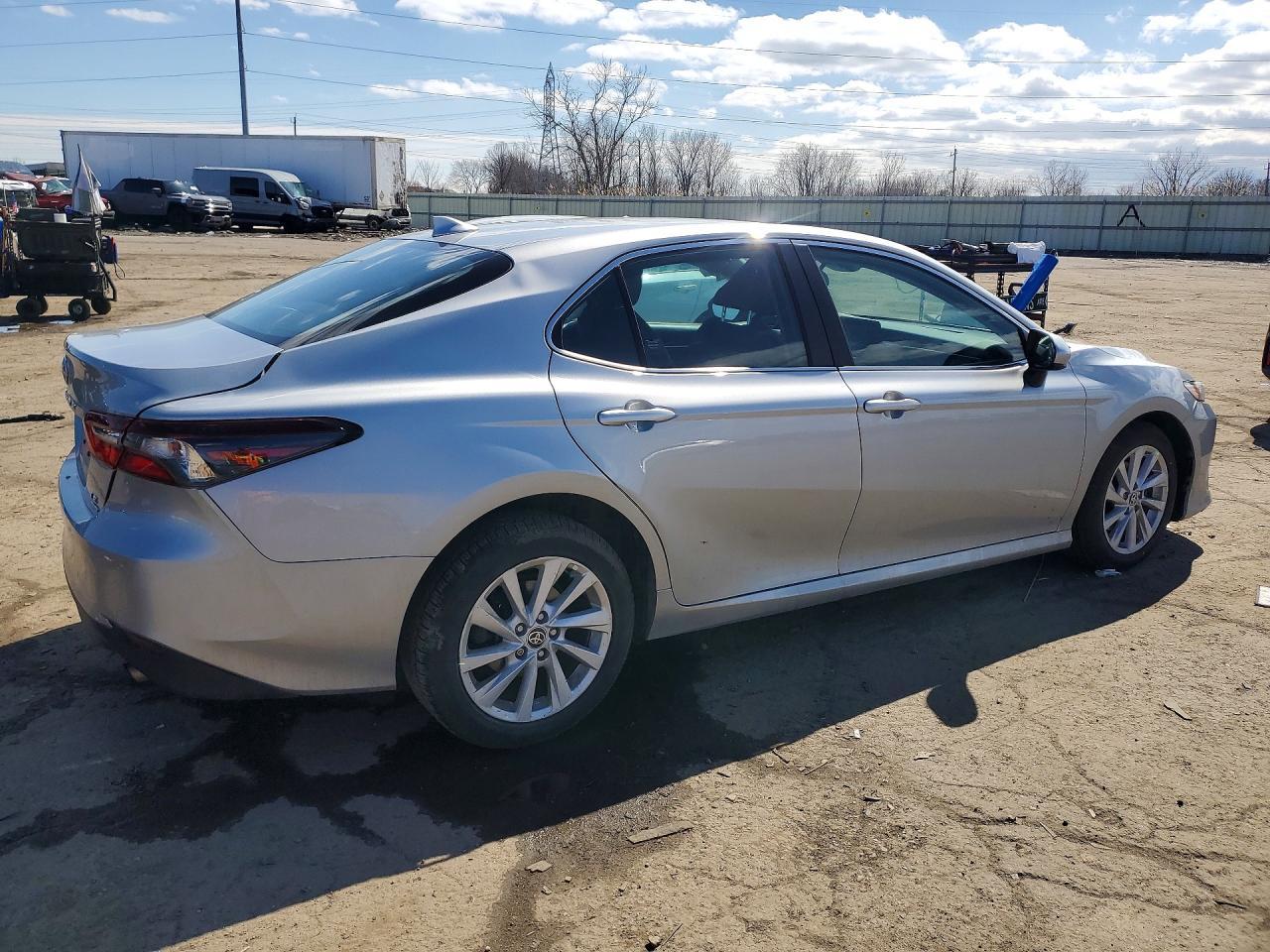 2022 Toyota Camry Le - Image 3