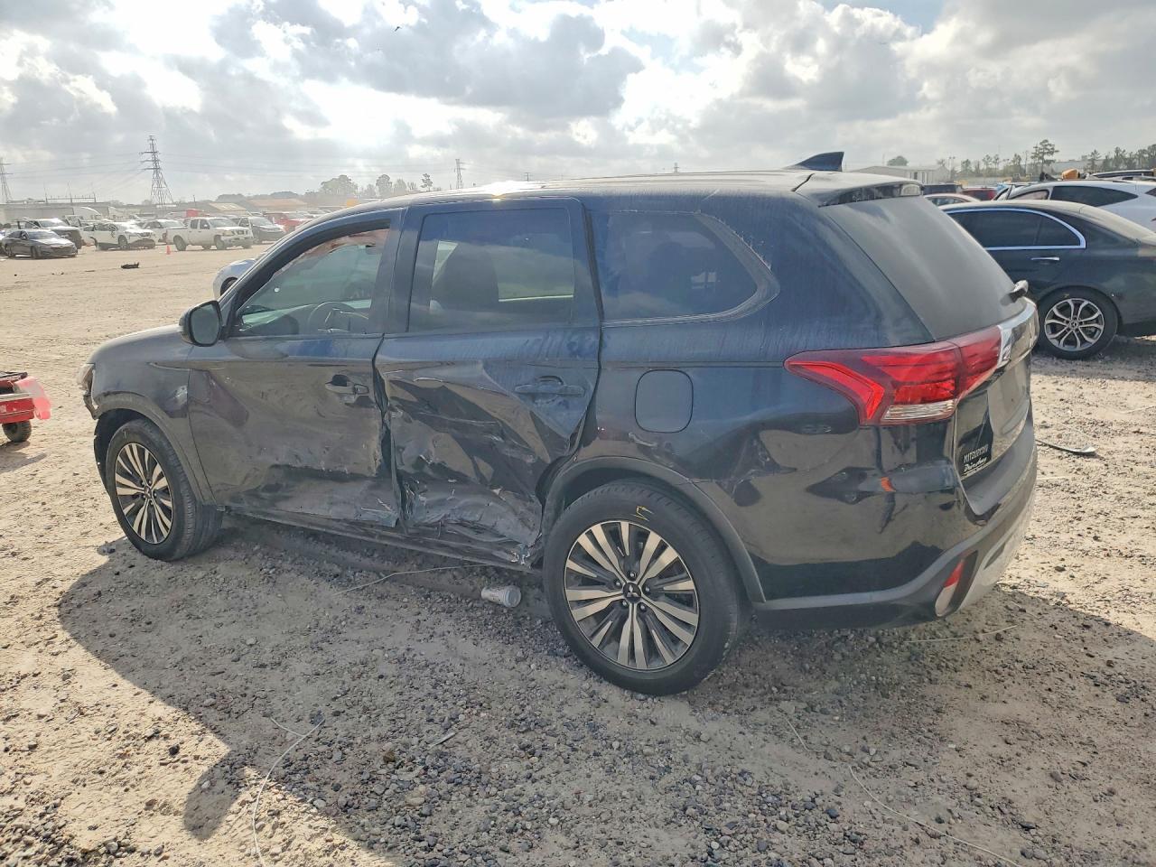 2019 Mitsubishi Outlander Se - Фото 2
