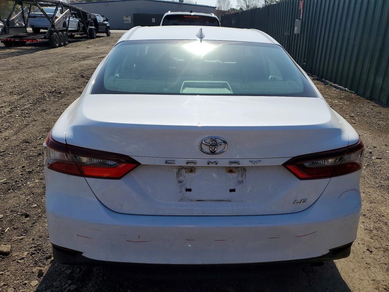 2022 Toyota Camry Le - Image 6