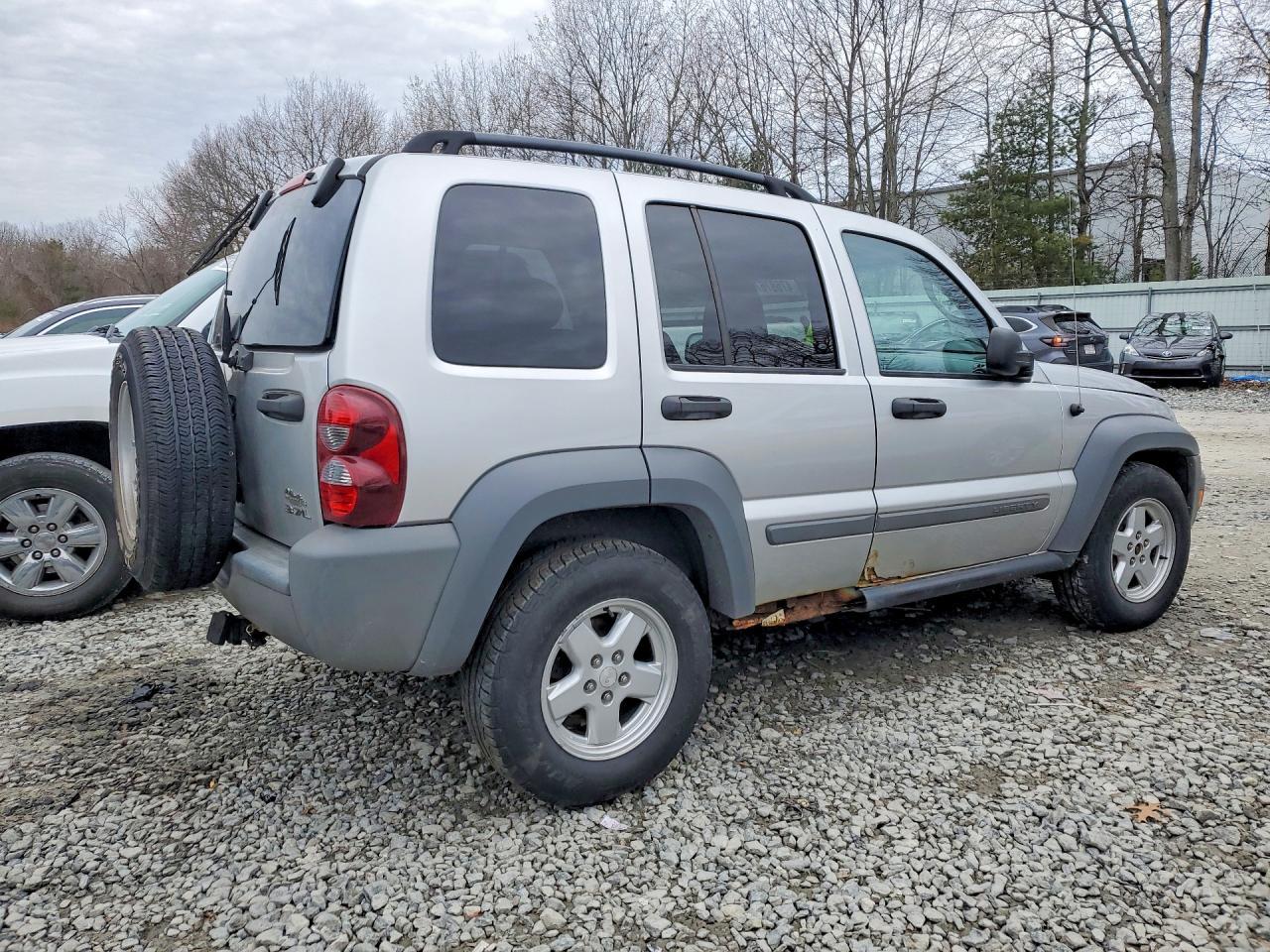 2005 Jeep Liberty Sport - Фото 3