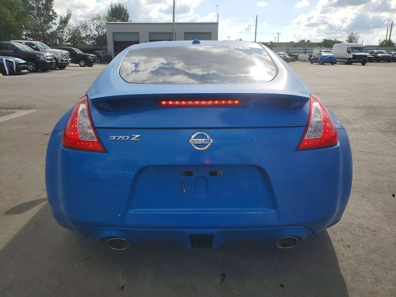 2011 Nissan 370Z Touring - Image 6