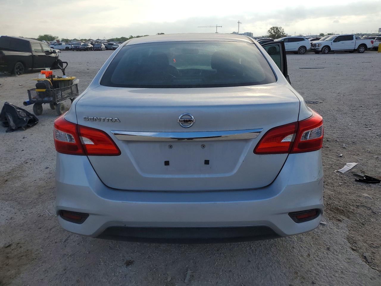 2017 Nissan Sentra S - Фото 6