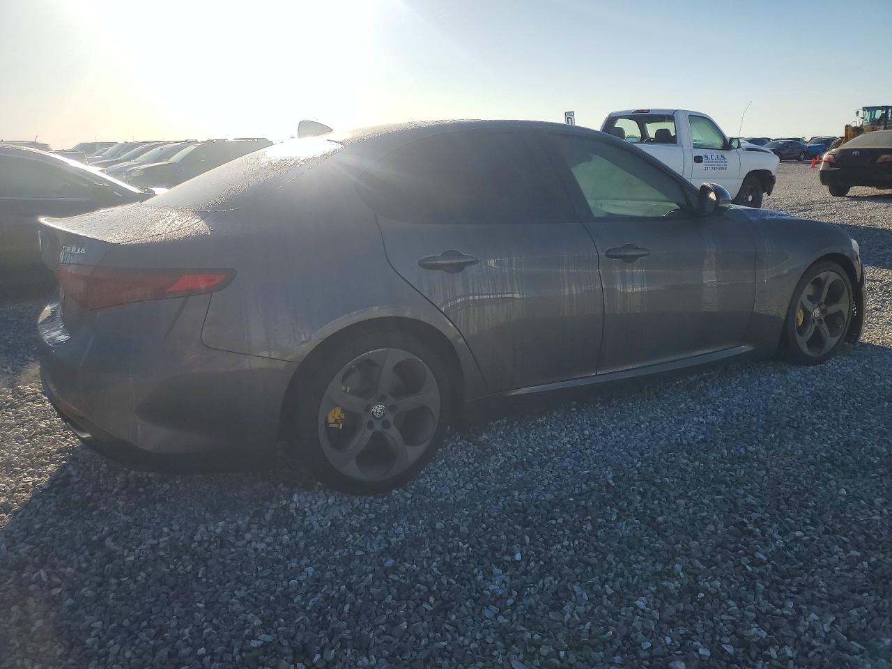 2018 Alfa Romeo Giulia - Фото 3