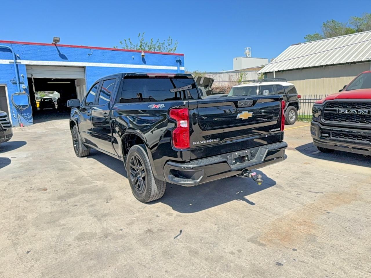 2024 Chevrolet Silverado K1500 Custom - Фото 3