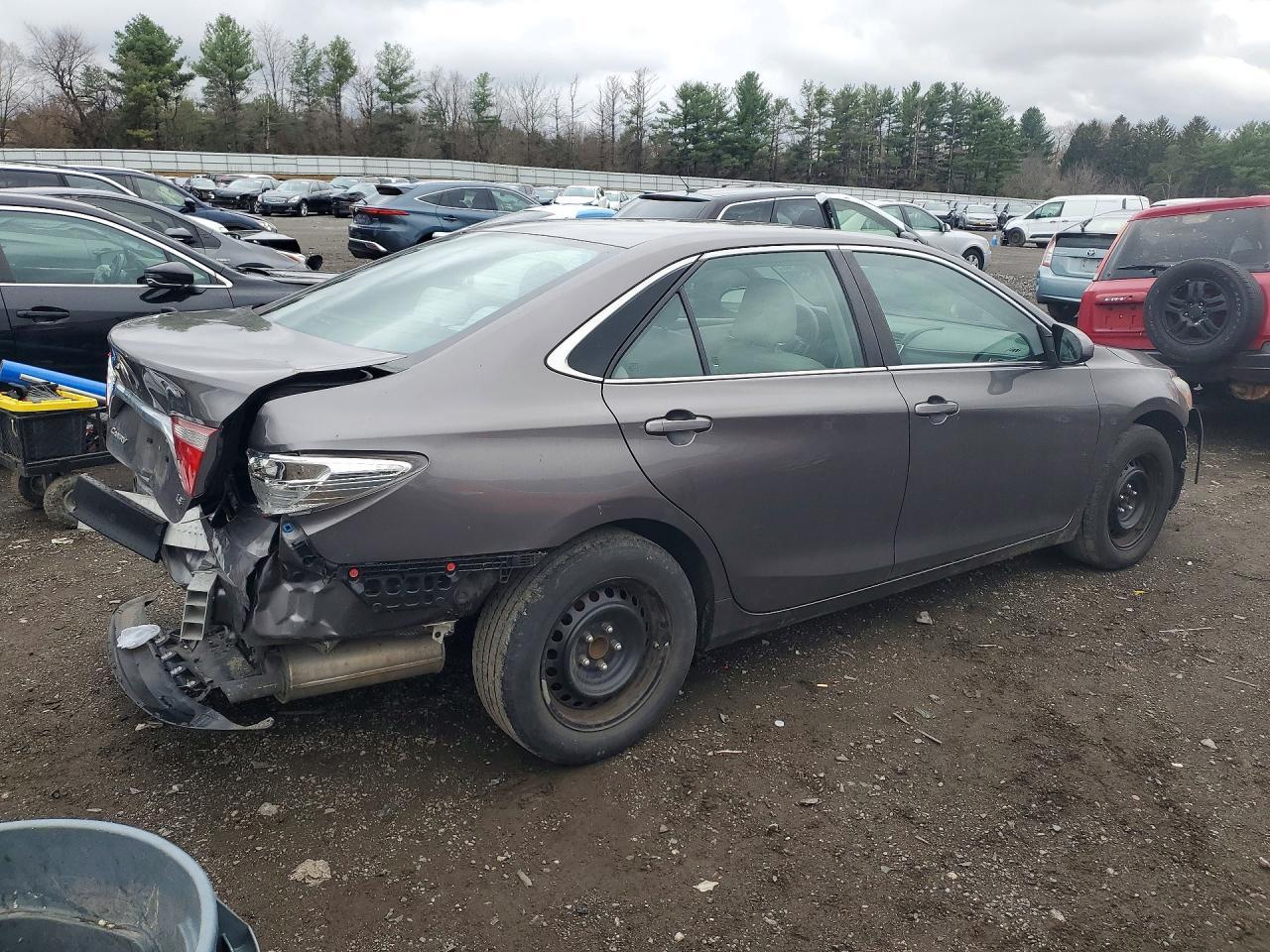 2017 Toyota Camry Le - Фото 3