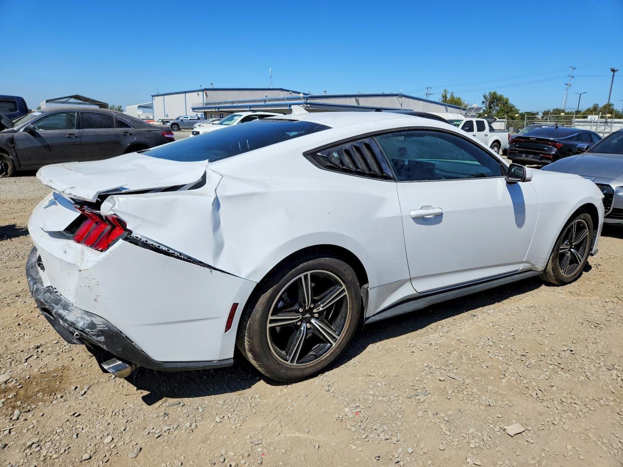2025 Ford Mustang - Фото 3