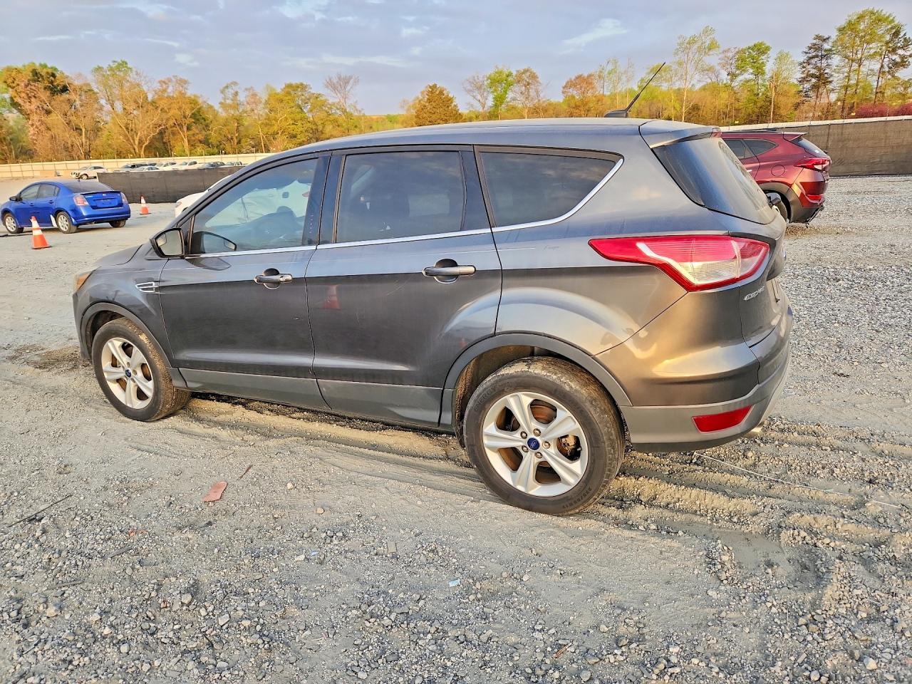 2015 Ford Escape Se - Фото 2