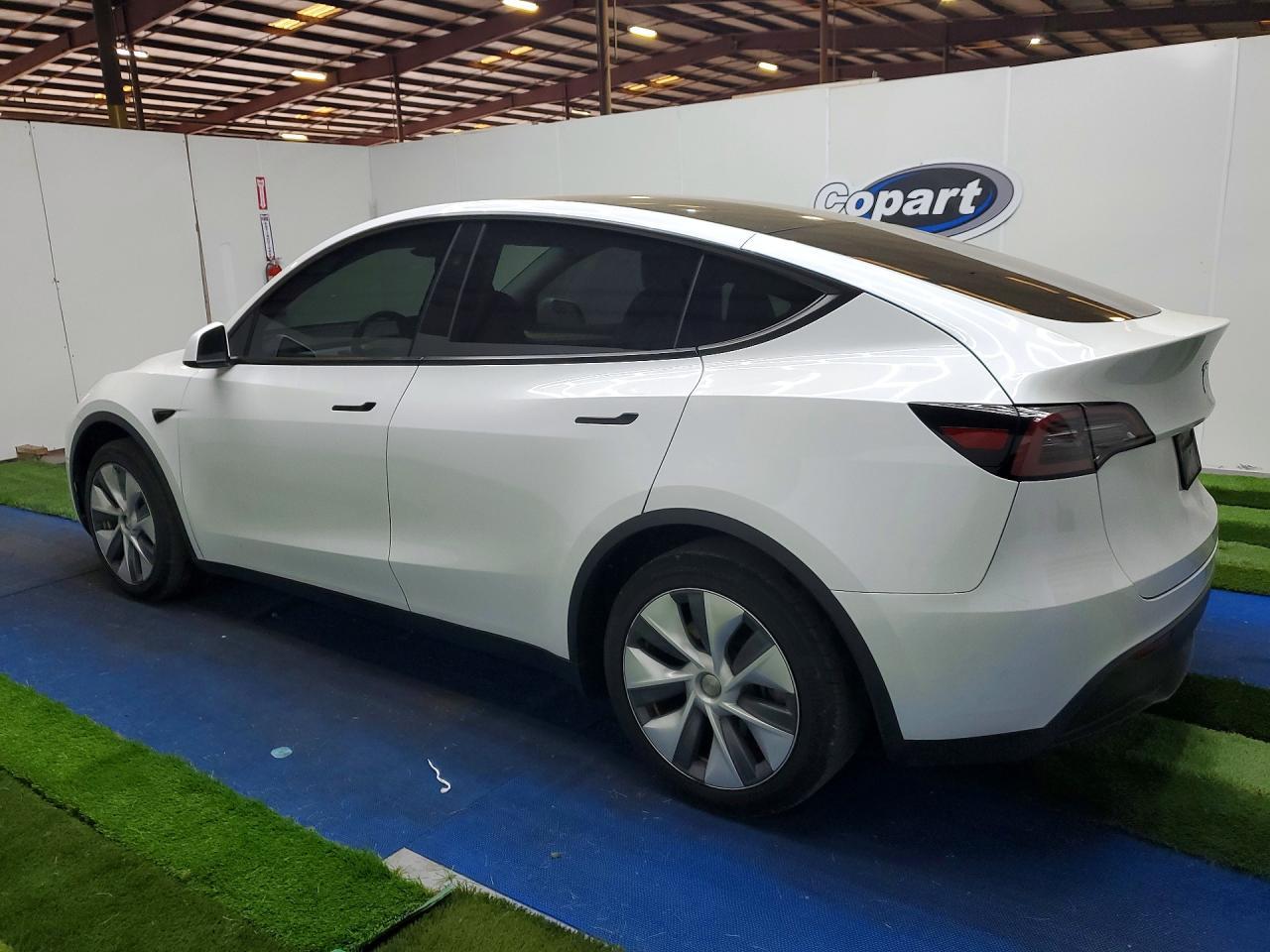 2023 Tesla Model Y - Фото 2