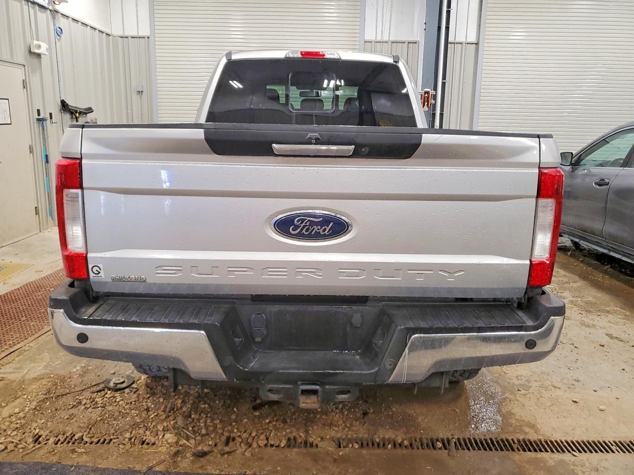 2017 Ford F250 Super Duty - Фото 6