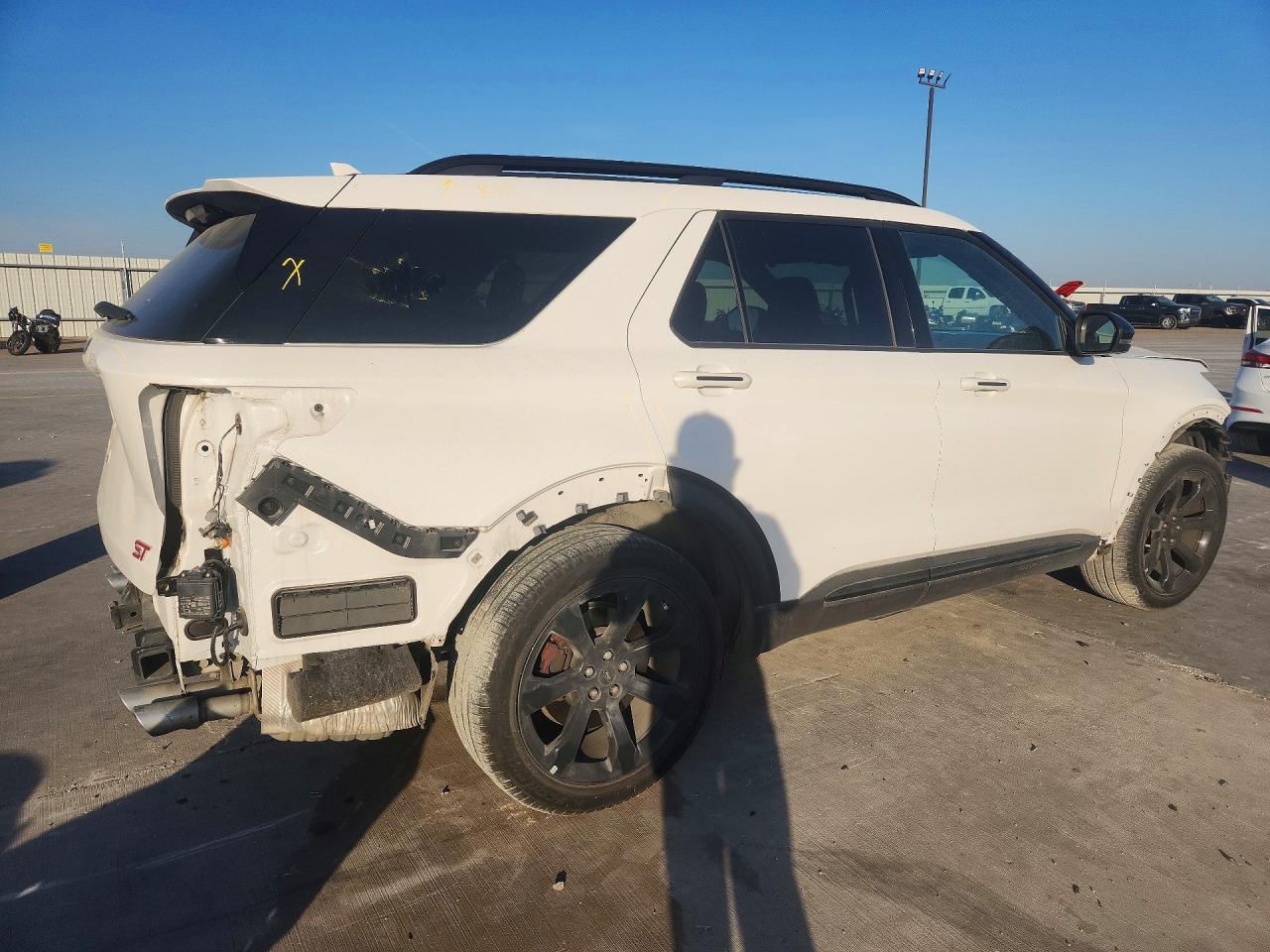 2023 Ford Explorer St - Фото 3