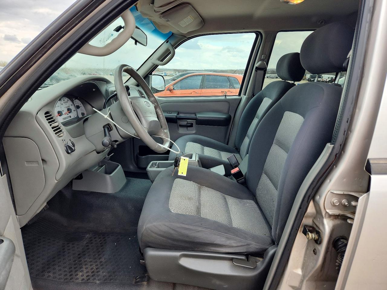 2003 Ford Explorer Sport Trac - Фото 7