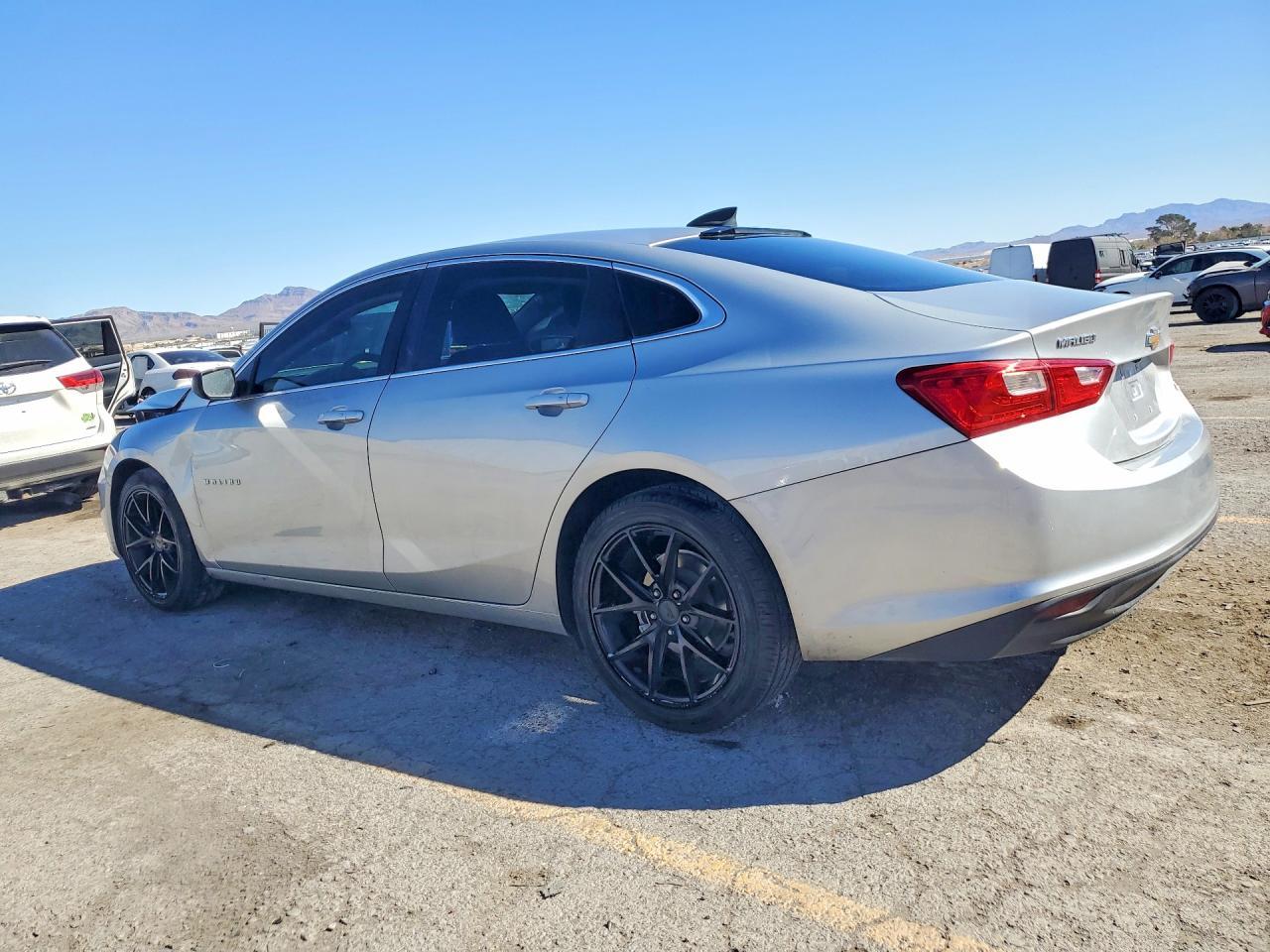 2018 Chevrolet Malibu Ls - Фото 2