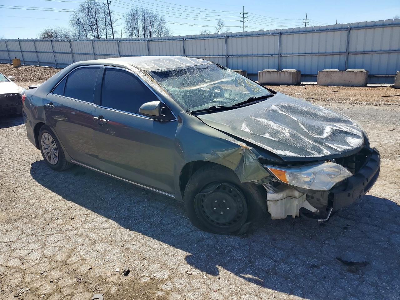 2013 Toyota Camry Le - Image 4