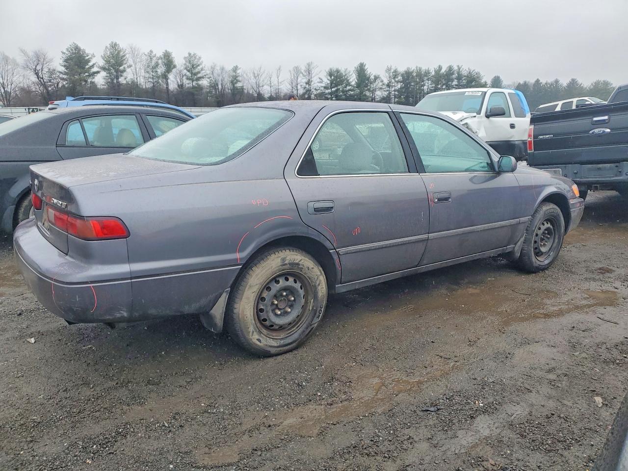 1999 Toyota Camry Le - Фото 3