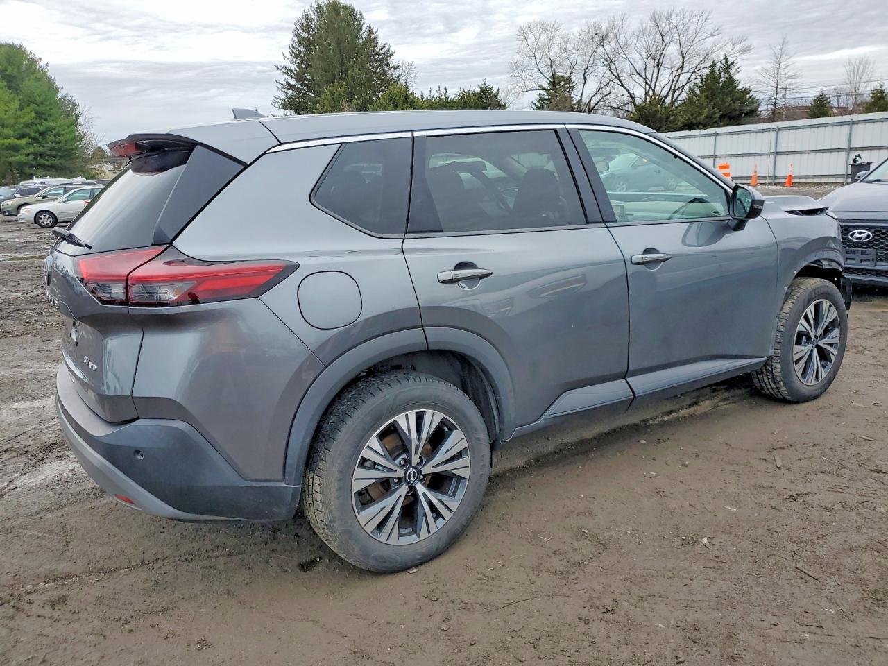 2022 Nissan Rogue Sv - Фото 3