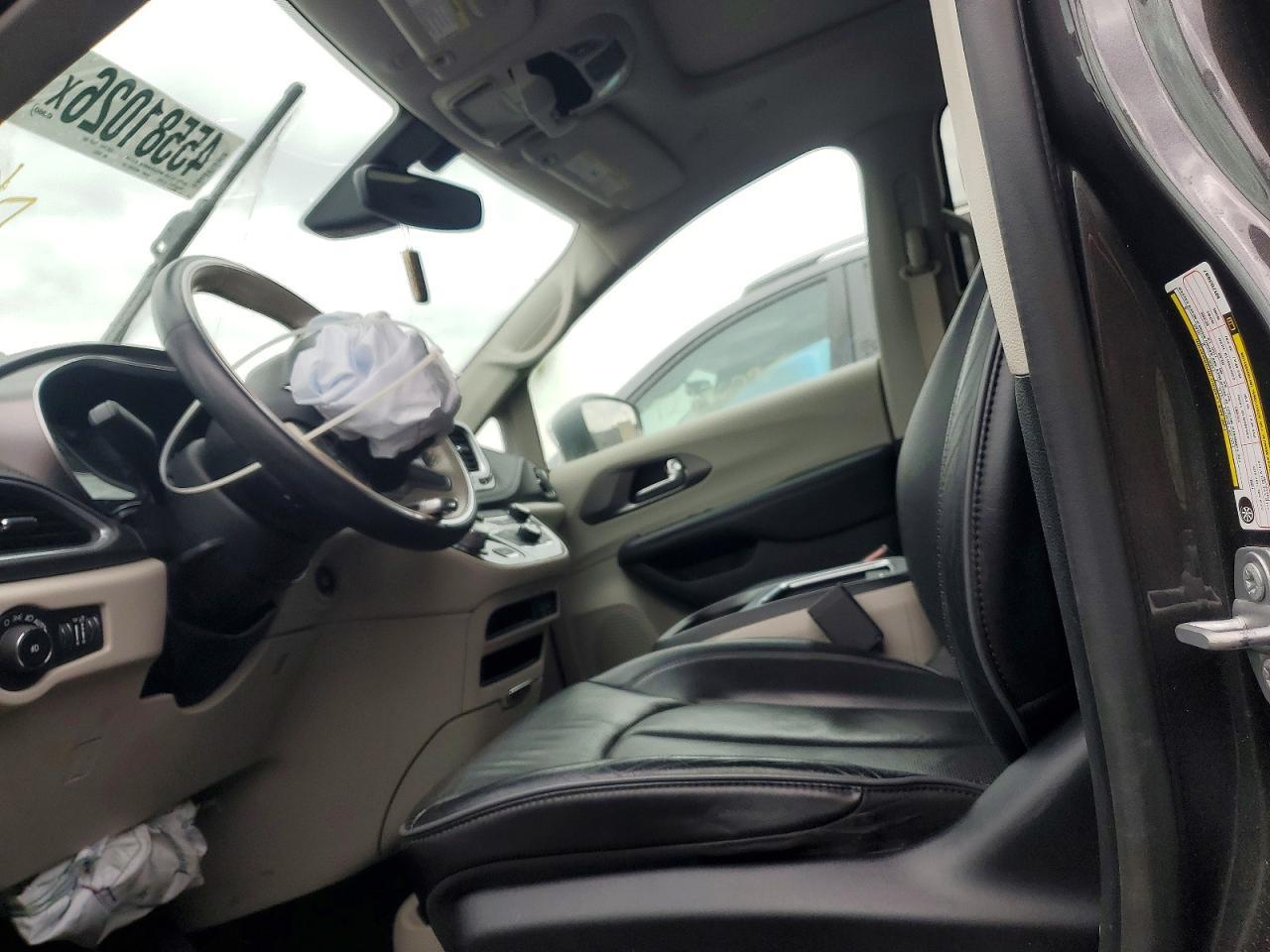 2019 Chrysler Pacifica Limited - Image 7