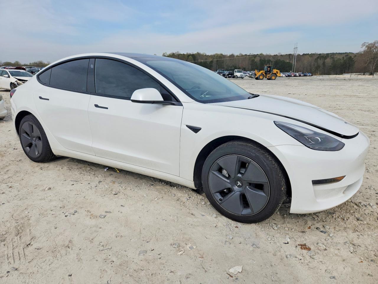 2023 Tesla Model 3 - Фото 4