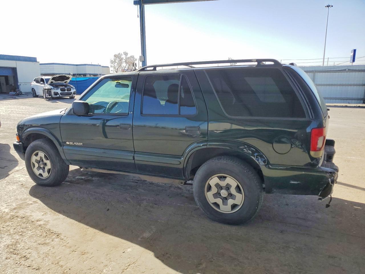 2003 Chevrolet Blazer - Image 2