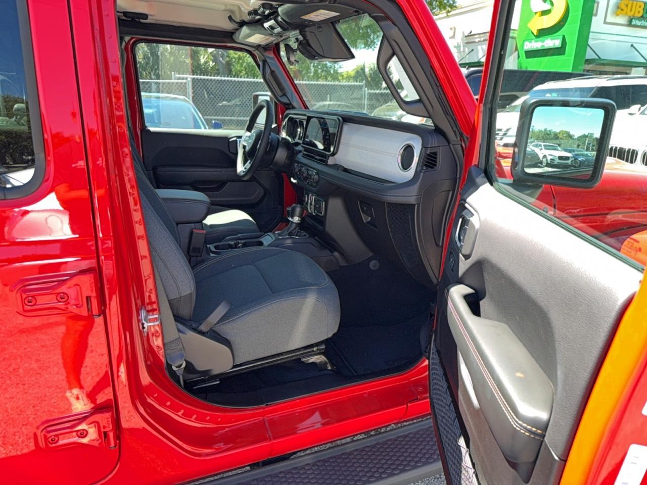 2025 Jeep Wrangler Sahara 4Xe - Фото 5